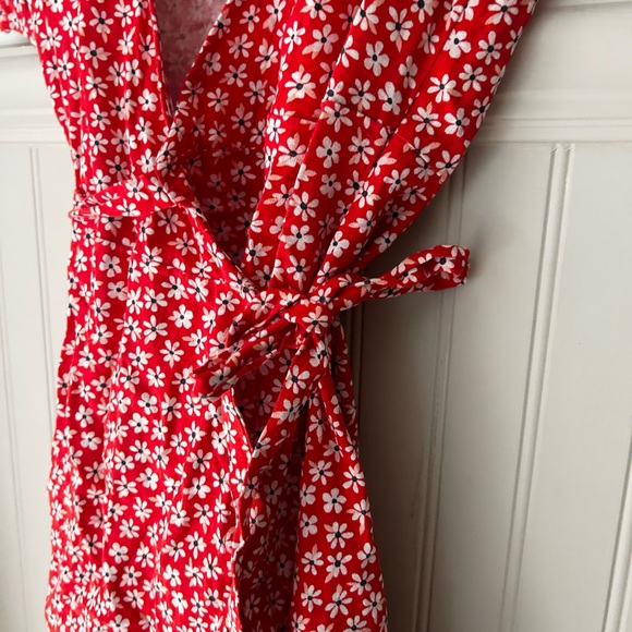 Old Navy Red and White Linen Blend Floral Wrap Mini Dress size medium - Picture 3 of 5